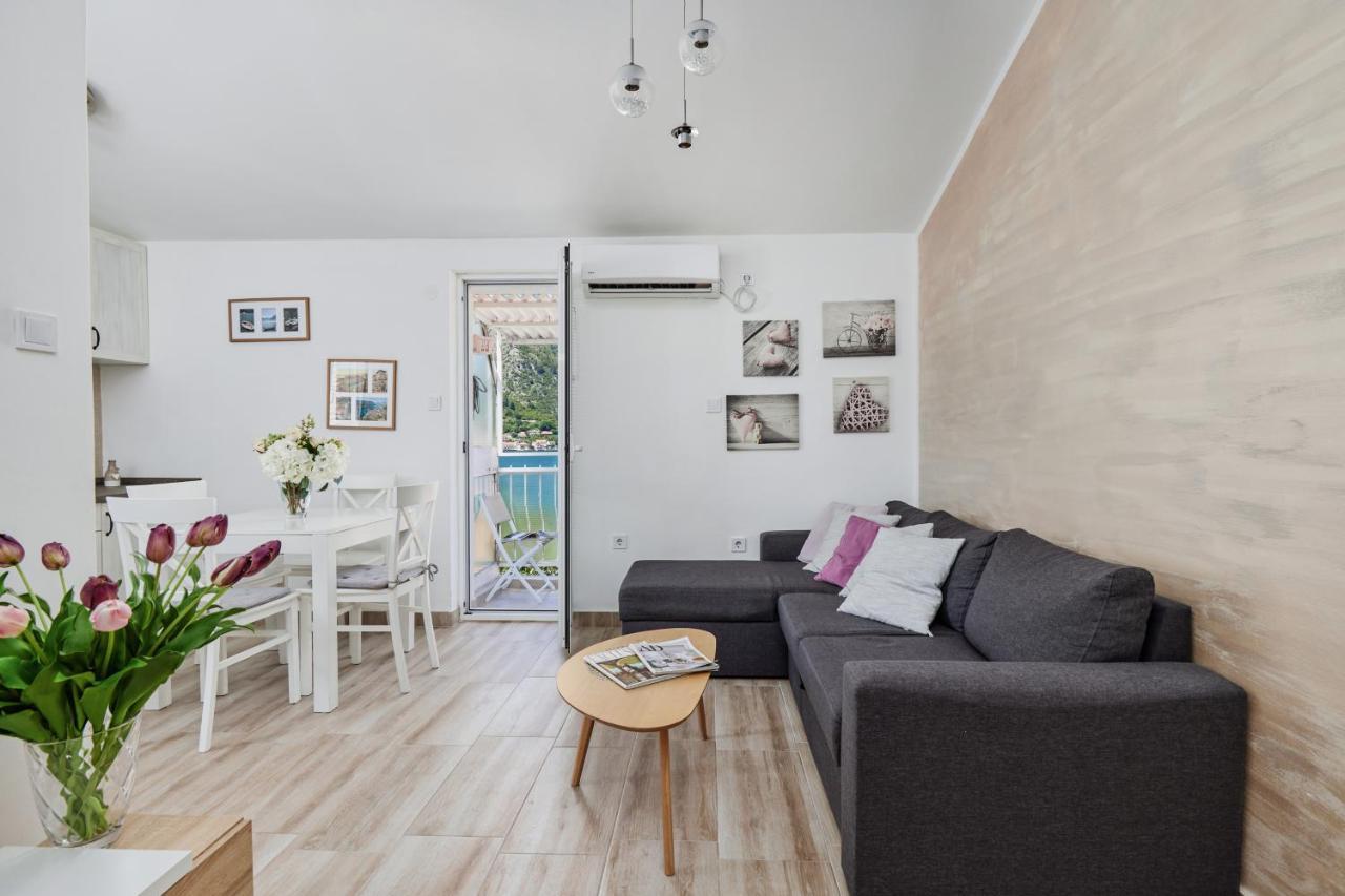 Apartment Plagenti With Sea View Kotor Dış mekan fotoğraf