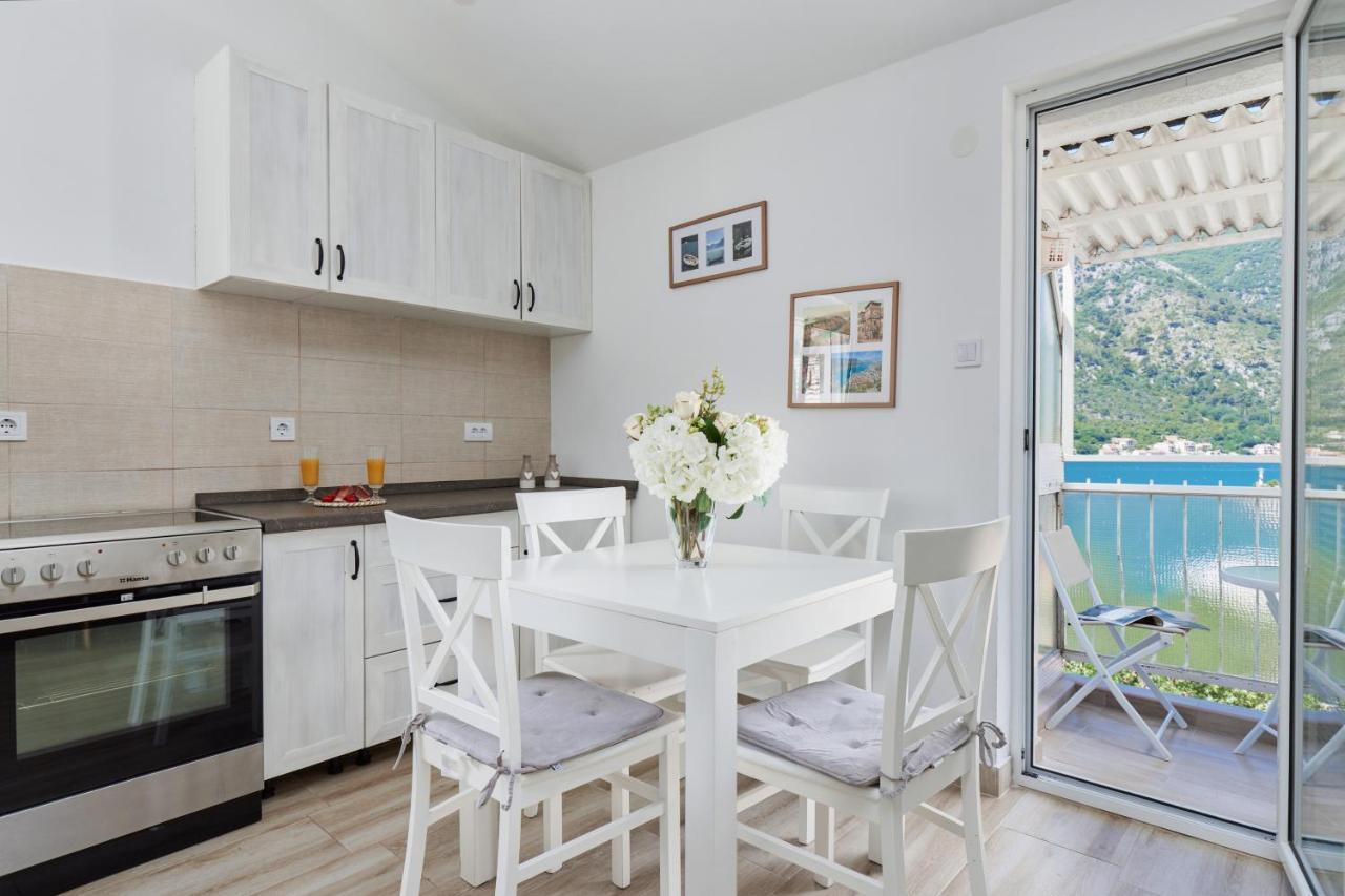 Apartment Plagenti With Sea View Kotor Dış mekan fotoğraf