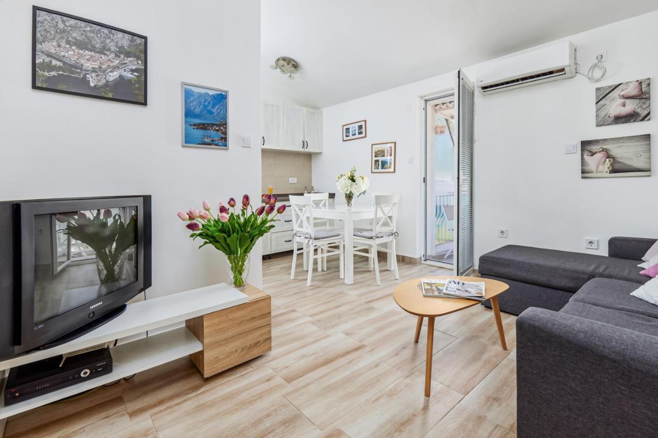 Apartment Plagenti With Sea View Kotor Dış mekan fotoğraf